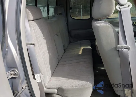 2000 Toyota Tundra Sr5 V8 z USA, uszkodzony, nr VIN 5TBRT3410YS118053